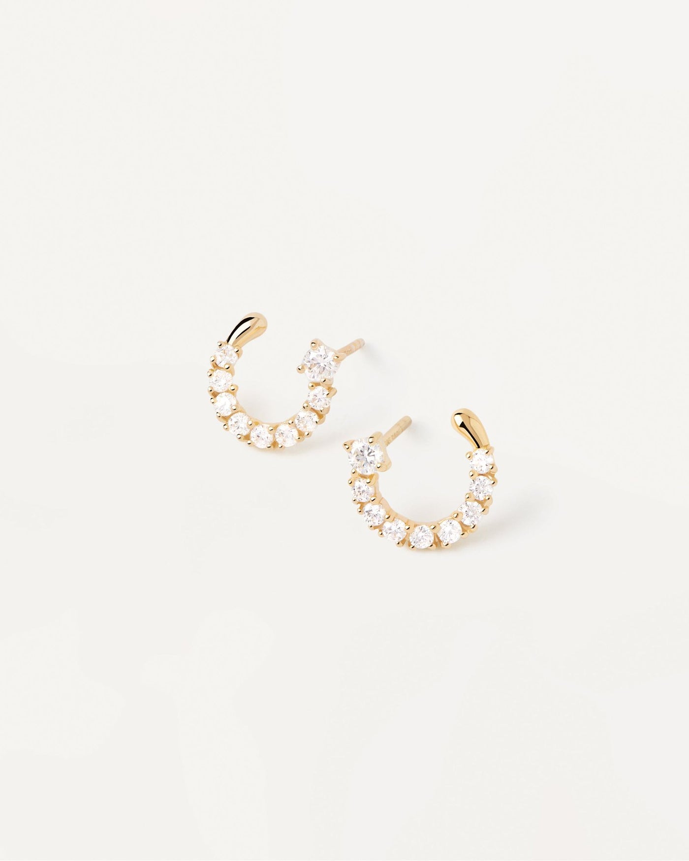 2024 Selection | Leona Earrings. Semi-circle small earrings in gold-plated silver with white crystals. Get the latest arrival from PDPAOLA. Place your order safely and get this Best Seller. Free Shipping.
