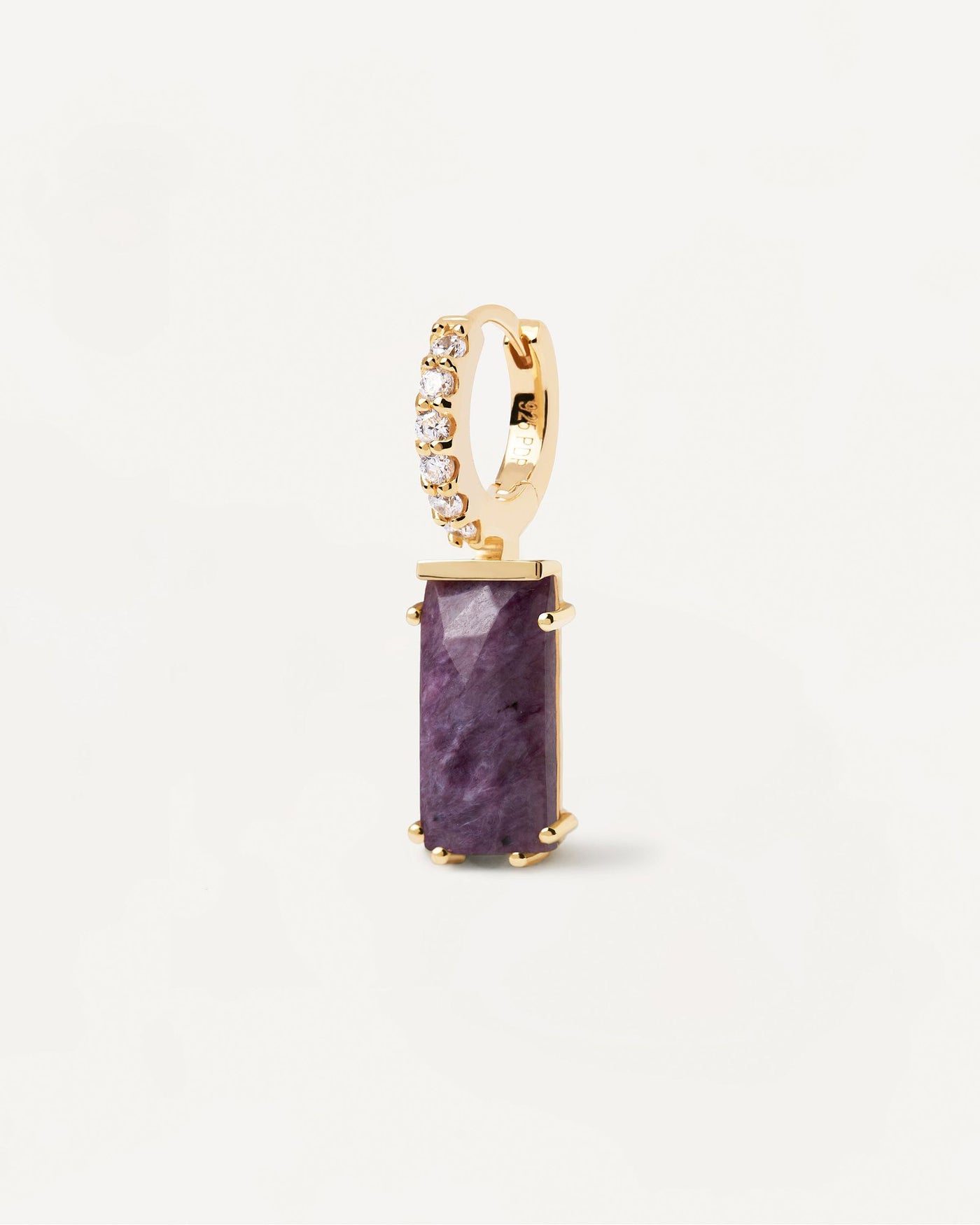 2024 Selection | Kaori Charoite Single Earring. Gold-plated hoop ear piercing with white zirconia and purple rectangular gemstone pendant. Get the latest arrival from PDPAOLA. Place your order safely and get this Best Seller. Free Shipping.