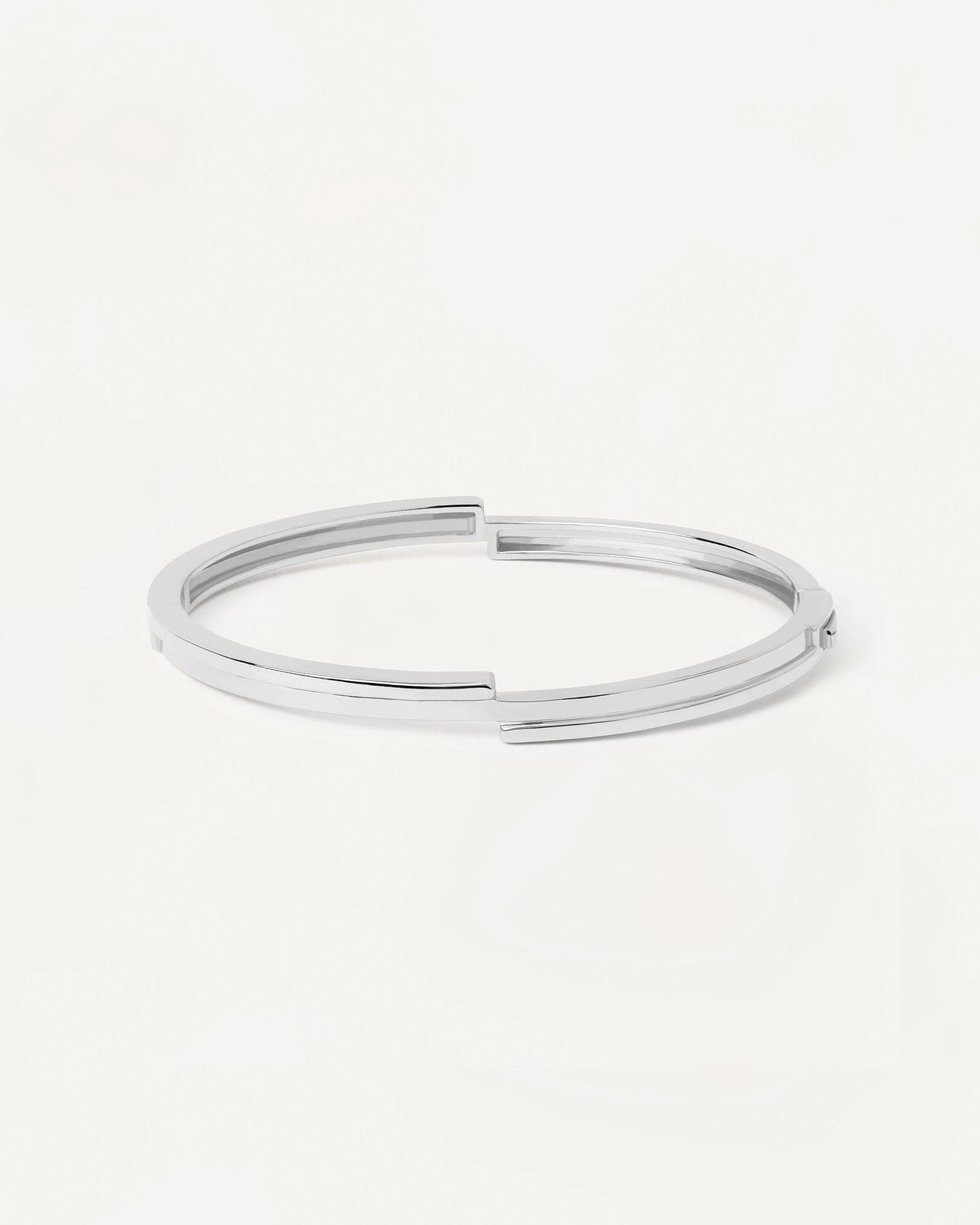 2024 Selection | Genesis Silver Bangle. Hinged rigid bracelet with asymetric design in Sterling silver. Get the latest arrival from PDPAOLA. Place your order safely and get this Best Seller. Free Shipping.
