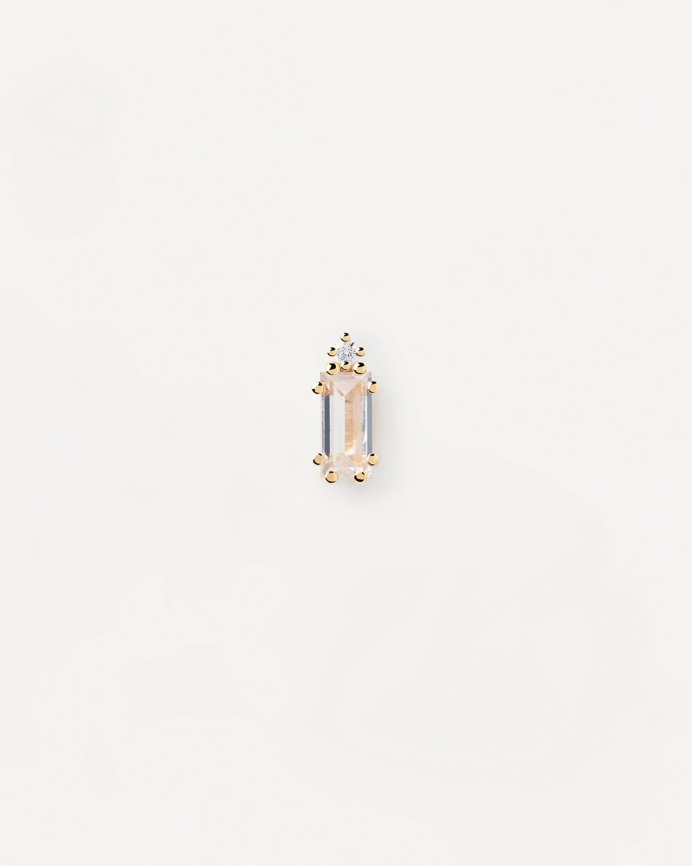 2024 Selection | Bea Single Earring. Gold-plated ear piercing with baguette cut white crystal. Get the latest arrival from PDPAOLA. Place your order safely and get this Best Seller. Free Shipping.